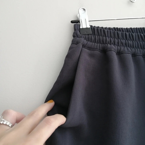 Aritzia Wilfred Crepe Buffon Jogger Pants Dark Gray Neutral Minimal XS - Picture 9 of 16